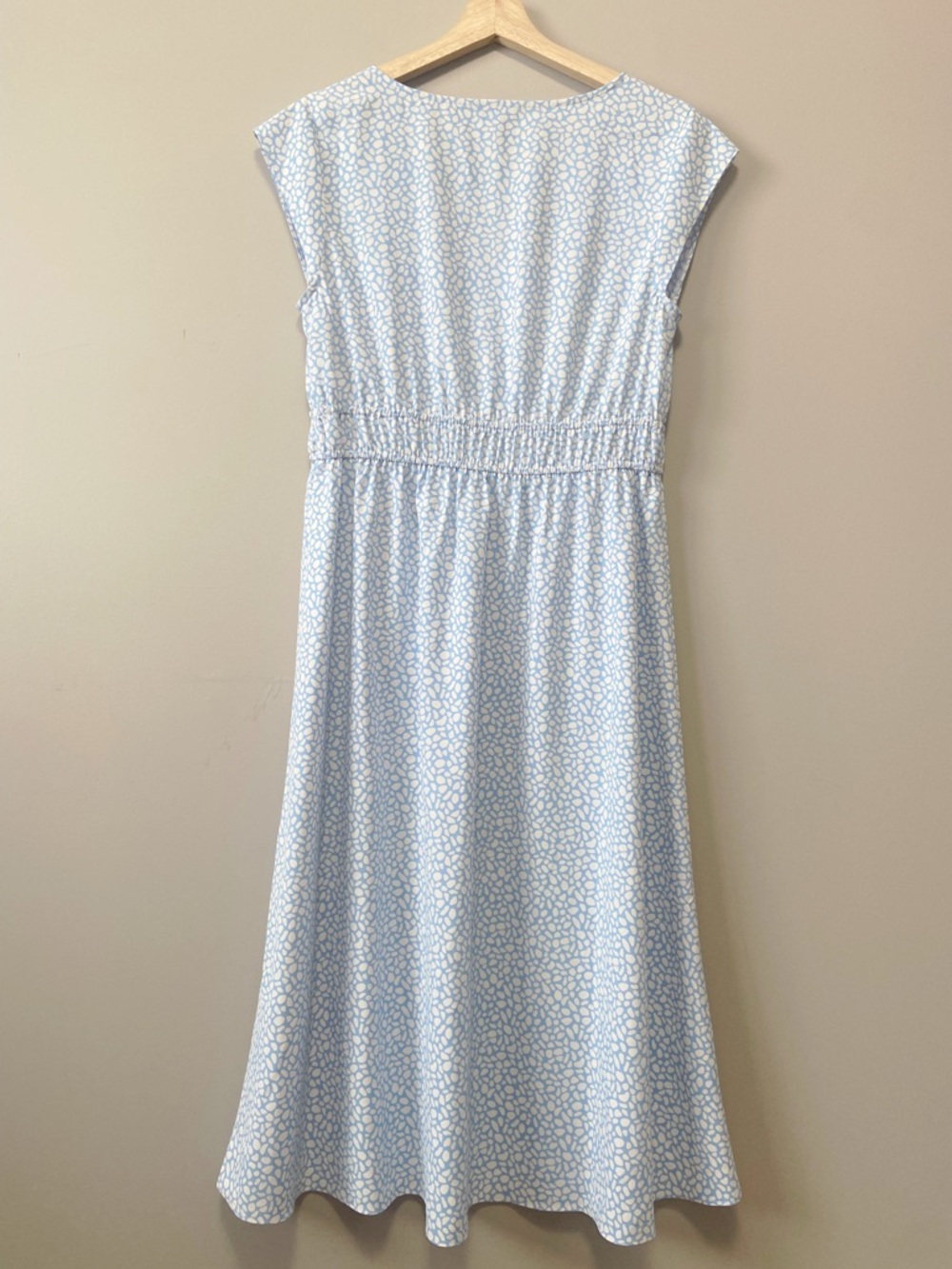 RW&CO. Light Blue Printed V-Neck Midi Dress with Elastic Waist - Picture 2 of 9